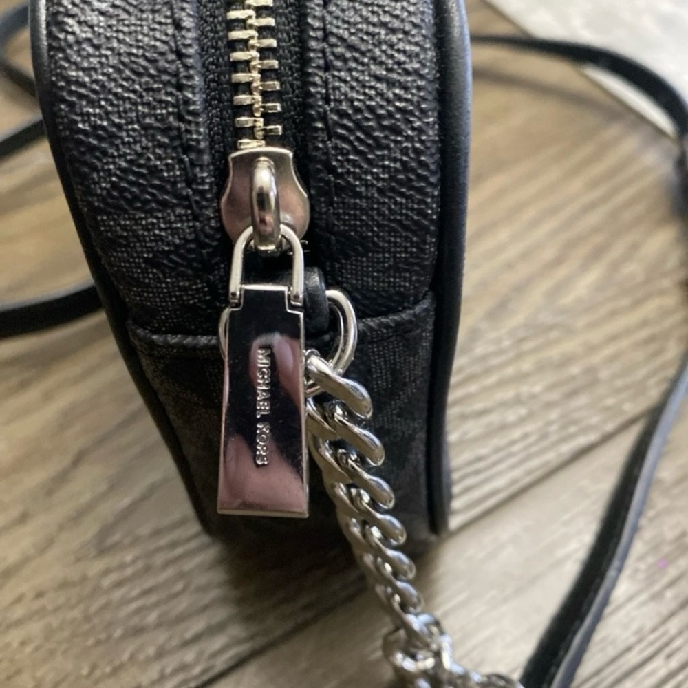 Michael Kors Black Jet Set Bag - Picture 5 of 6